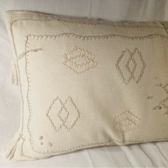 Vintage textured cotton rectangular pillow tassels at ends feather down insert - Picture 8 of 12